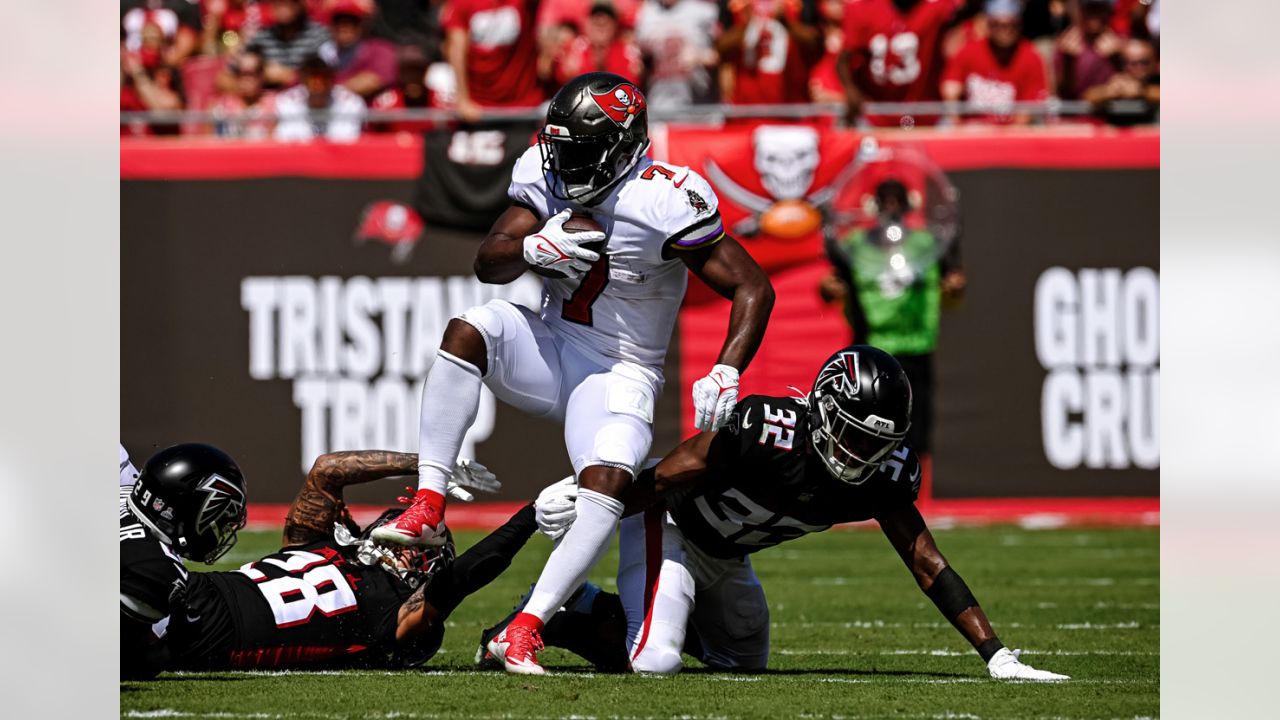 Atlanta Falcons safety Jaylinn Hawkins makes great read for the INT in end  zone