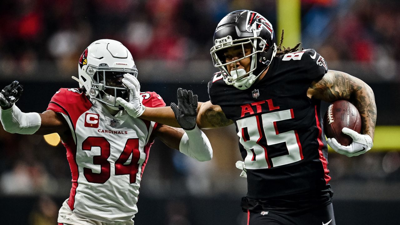 Arizona Cardinals tight end Trey McBride (85) catches the ball