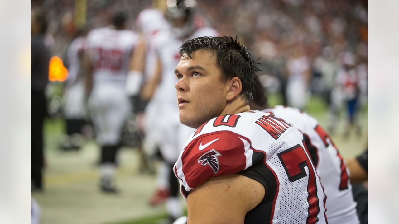 Jake Matthews of Atlanta Falcons faces cousin Clay Matthews