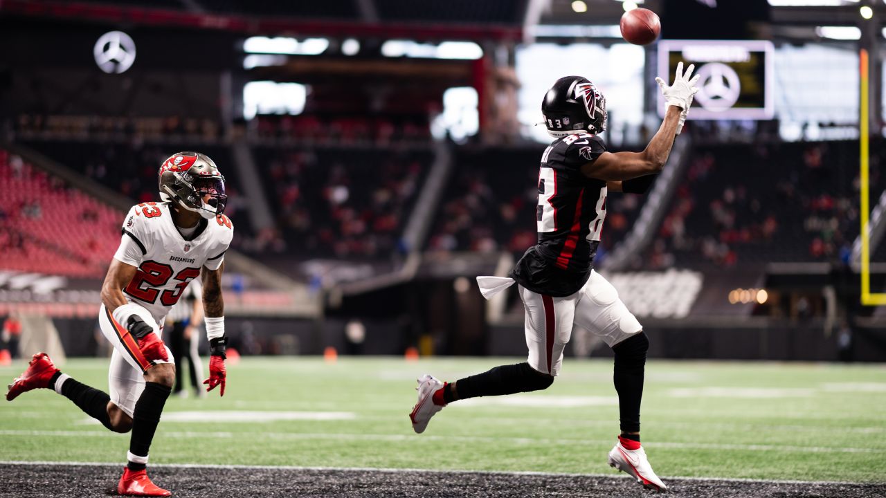 Tampa Bay Buccaneers vs. Atlanta Falcons. Fans support on NFL Game.  Silhouette of supporters, big screen with two rivals in background Stock  Photo - Alamy