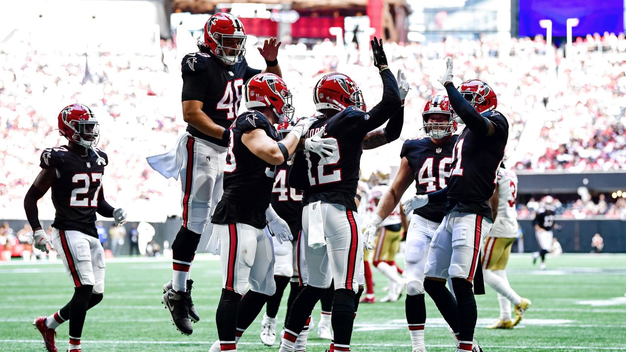 Atlanta Falcons safety Dean Marlowe (21) warms up before a preseason NFL  football game against the New York Jets Monday, Aug. 22, 2022, in East  Rutherford, N.J. (AP Photo/Adam Hunger Stock Photo - Alamy