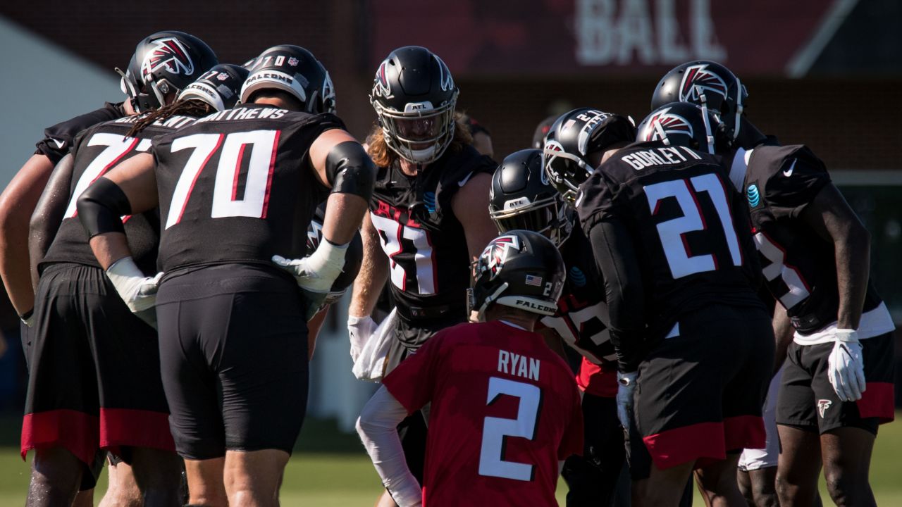 Todd Gurley, Alex Mack sit out Falcons' first practice in full pads