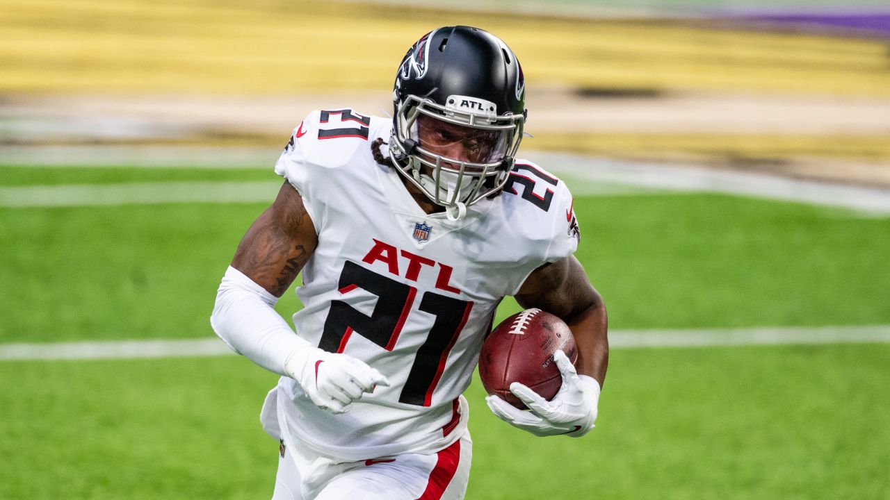 Atlanta Falcons running back Todd Gurley II (21) runs from Minnesota  Vikings cornerback Jeff Gladney (20)