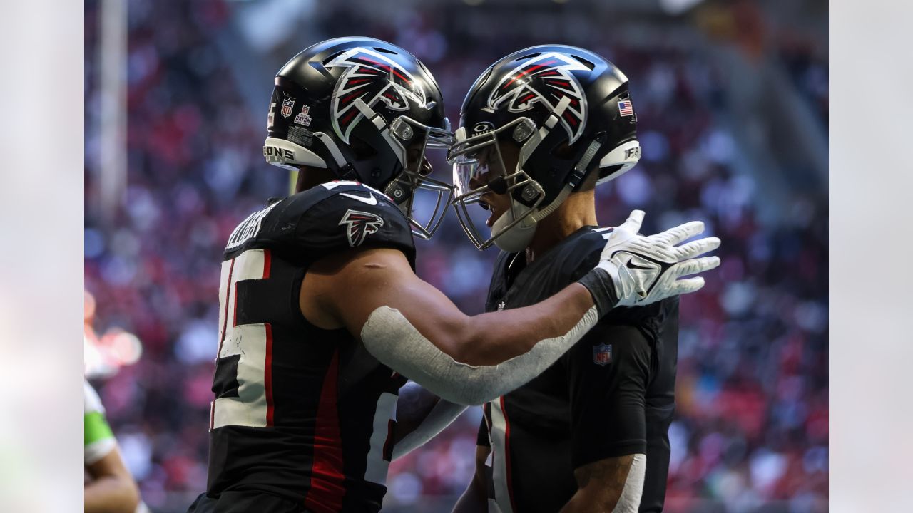 Workhorse' RB Tyler Allgeier Carries Atlanta Falcons Over Arizona Cardinals  - Sports Illustrated Atlanta Falcons News, Analysis and More