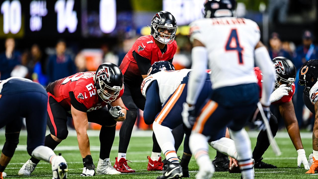 ATLANTA, GA - NOVEMBER 20: Atlanta Falcons quarterback Marcus Mariota (1)  delivers a pass during the Sunday afternoon NFL game between the Chicago  Bears and the Atlanta Falcons on November 20, 2022