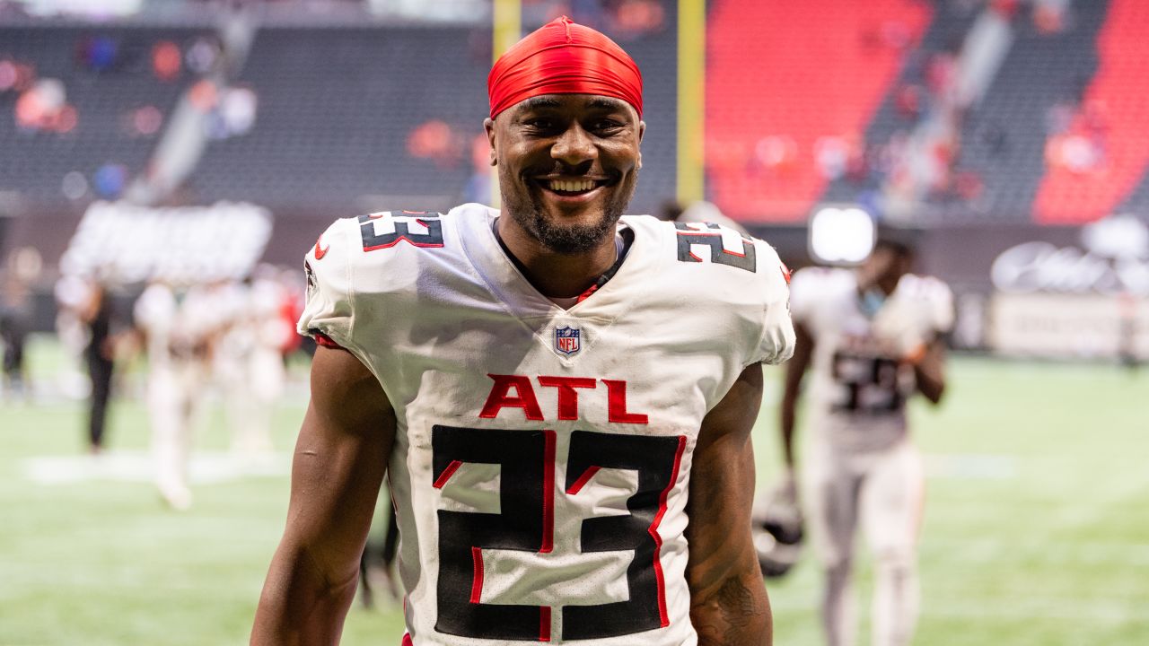 NFL - First look at Julio Jones in the Falcons' new unis 