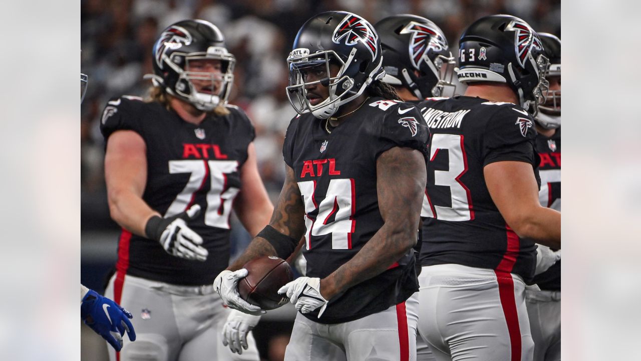 ATLANTA, GA - NOVEMBER 06: Atlanta Falcons running back Cordarrelle  Patterson (84) warms up before the Sunday afternoon NFL game between the  Atlanta Falcons and the Los Angeles Chargers on November 6