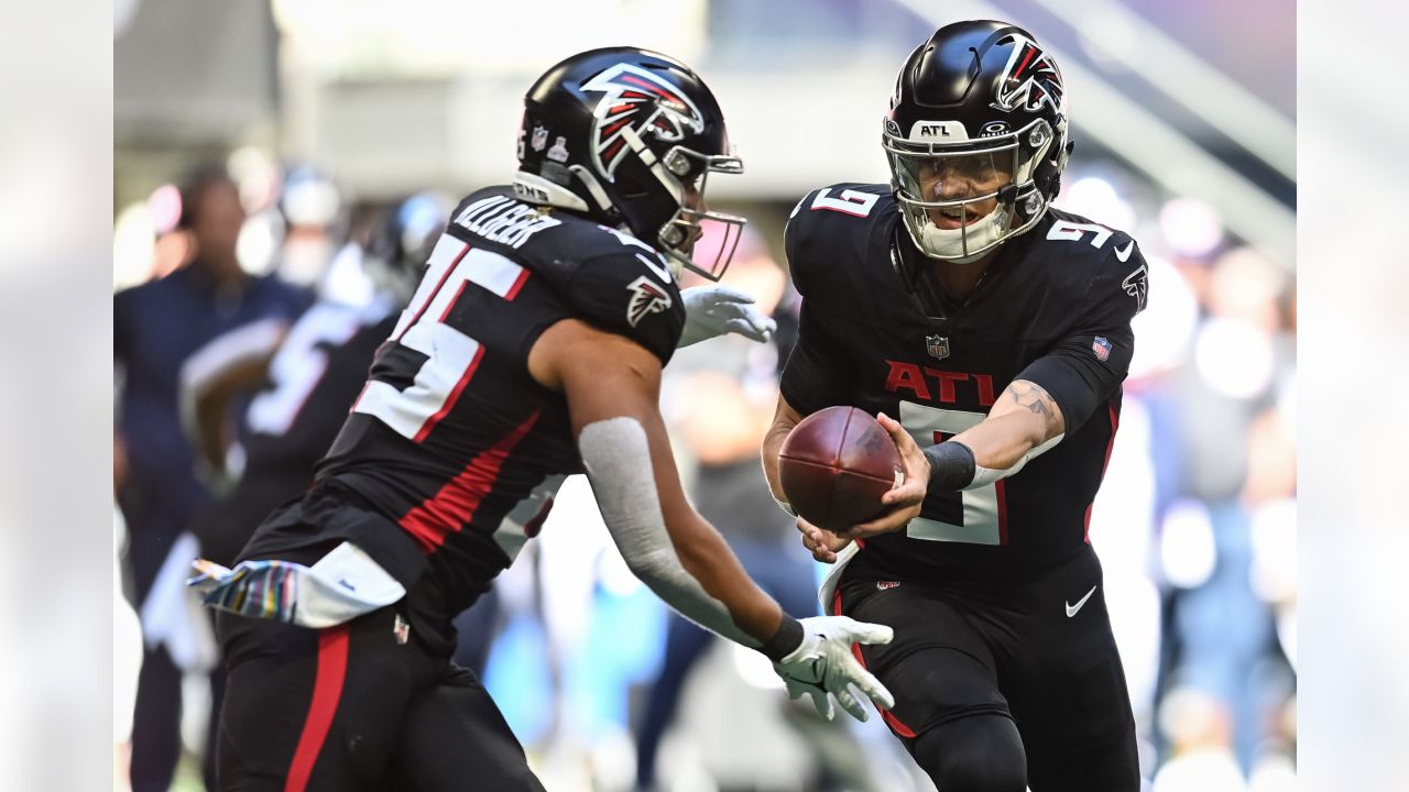 Workhorse' RB Tyler Allgeier Carries Atlanta Falcons Over Arizona Cardinals  - Sports Illustrated Atlanta Falcons News, Analysis and More