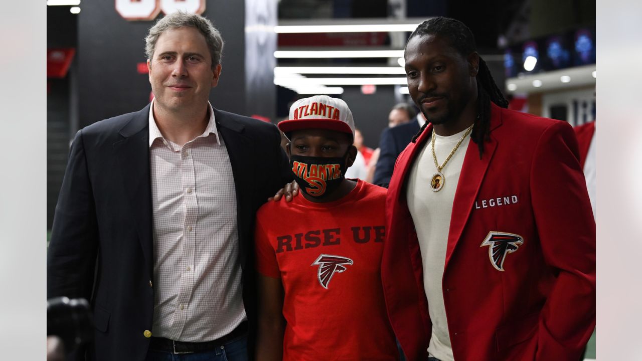 Falcons greats Jessie Tuggle, Roddy White visit practice