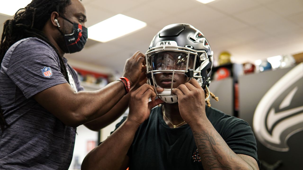 Falcons rookies get fitted before minicamp