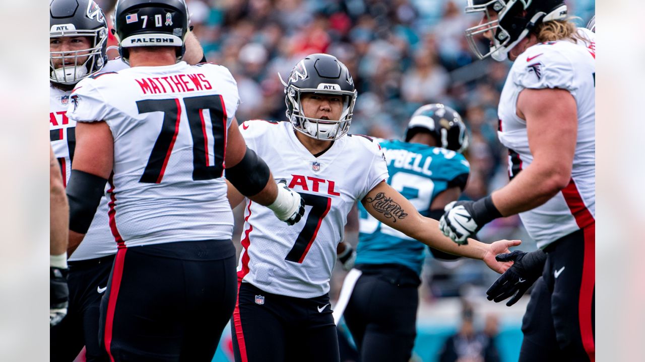 Atlanta Falcons kicker Younghoe Koo (7) against the San Francisco 49ers  during an NFL football game in Santa Clara, Calif., Sunday, Dec. 19, 2021.  (AP Photo/Jed Jacobsohn Stock Photo - Alamy