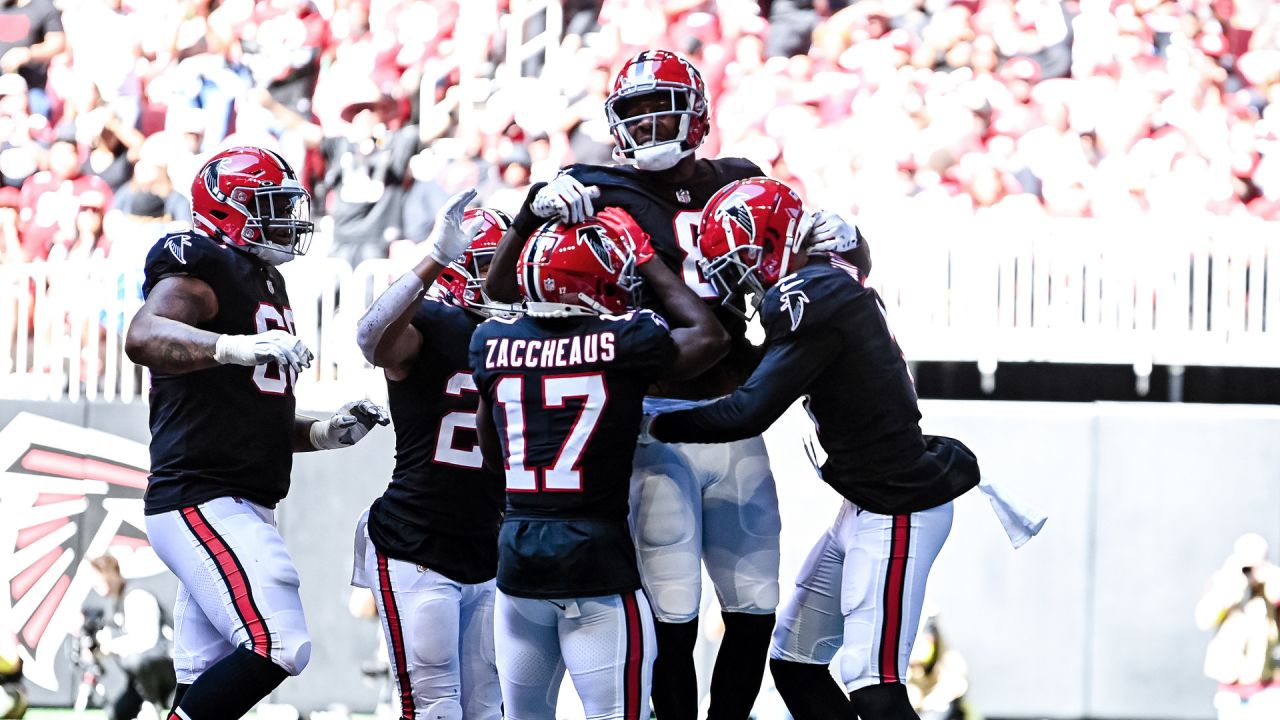 Atlanta Falcons linebacker Quinton Bell (56) works during the first half of  an NFL football game against the San Francisco 49ers, Sunday, Oct. 16,  2022, in Atlanta. The Atlanta Falcons won 28-14. (