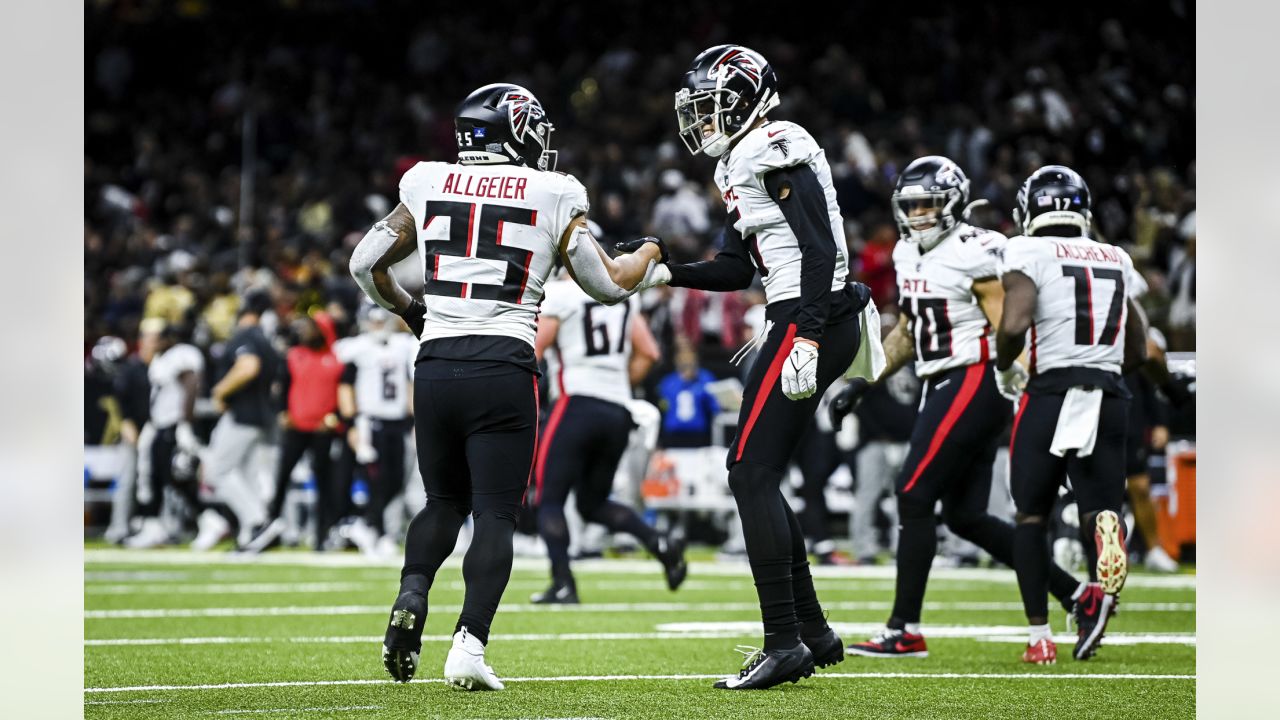 Falcons Building Blocks: Drake London looks so much more athletic heading  into Year 2 with Falcons