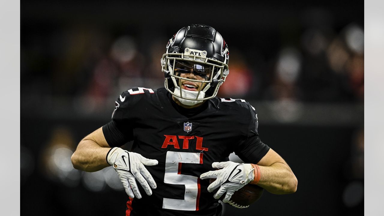 Atlanta Falcons wide receiver KhaDarel Hodge (12) works during the first  half of an NFL football game against the Tampa Bay Buccaneers, Sunday, Jan.  8, 2023, in Atlanta. The Atlanta Falcons won