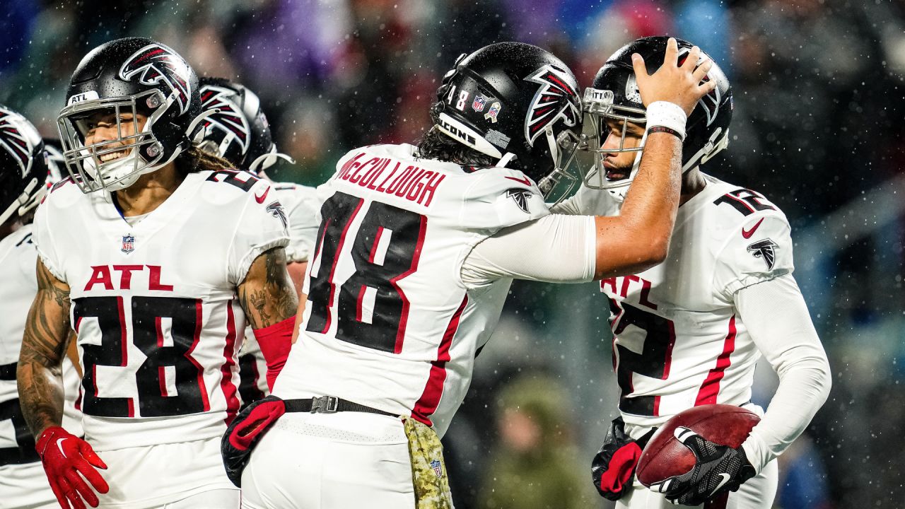 Atlanta Falcons place kicker Younghoe Koo (7) celebrates with Atlanta  Falcons long snapper Liam McCullough (48) after Koo's field goal against  the Chicago Bears during the second half of an NFL football