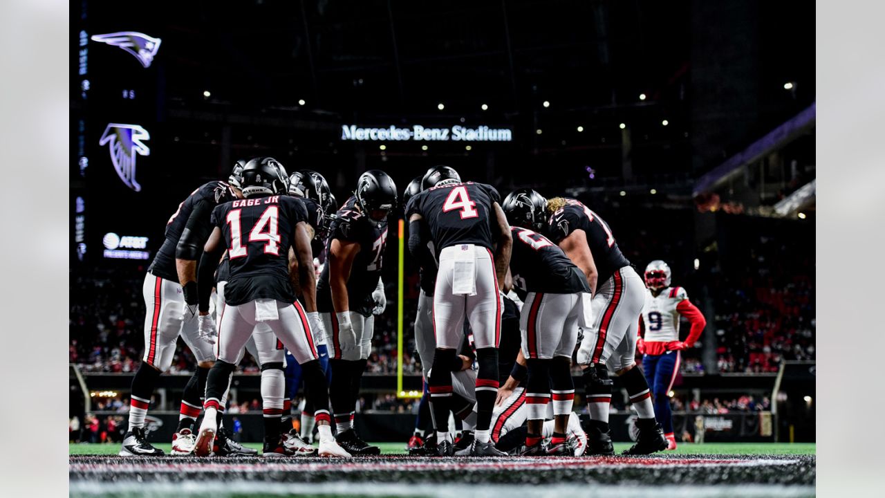 New England Patriots vs Atlanta Falcons - November 19, 2021