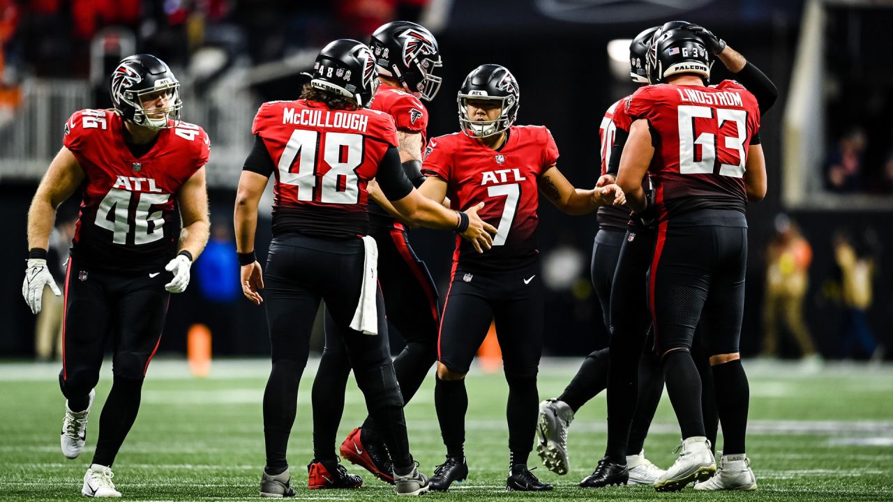 Atlanta Falcons place kicker Younghoe Koo (7) celebrates with Atlanta  Falcons long snapper Liam McCullough (48) after Koo's field goal against  the Chicago Bears during the second half of an NFL football