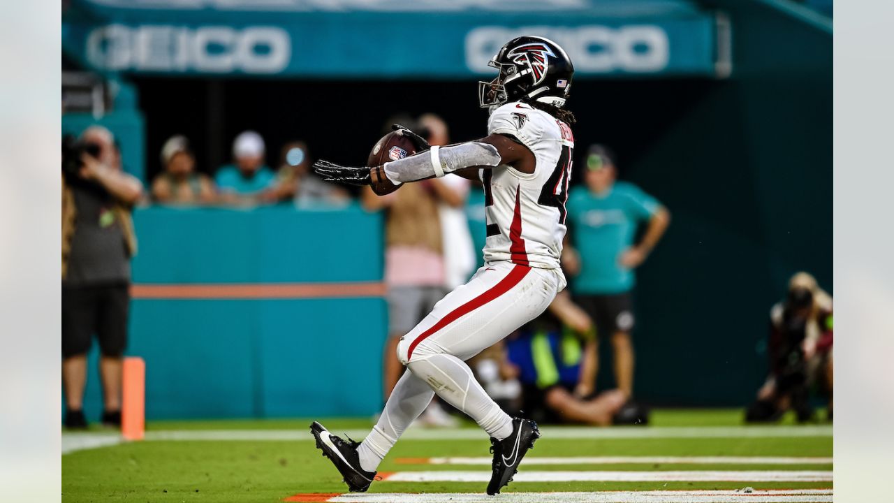 Atlanta Falcons cornerback Dee Alford (37) walks off the field after an NFL  football game against