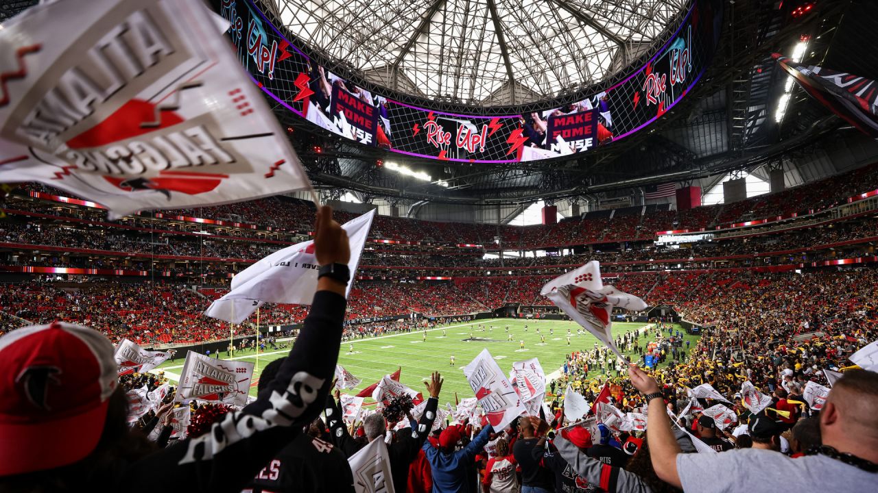 LOOK: Falcons stadium is filled with Steelers fans 