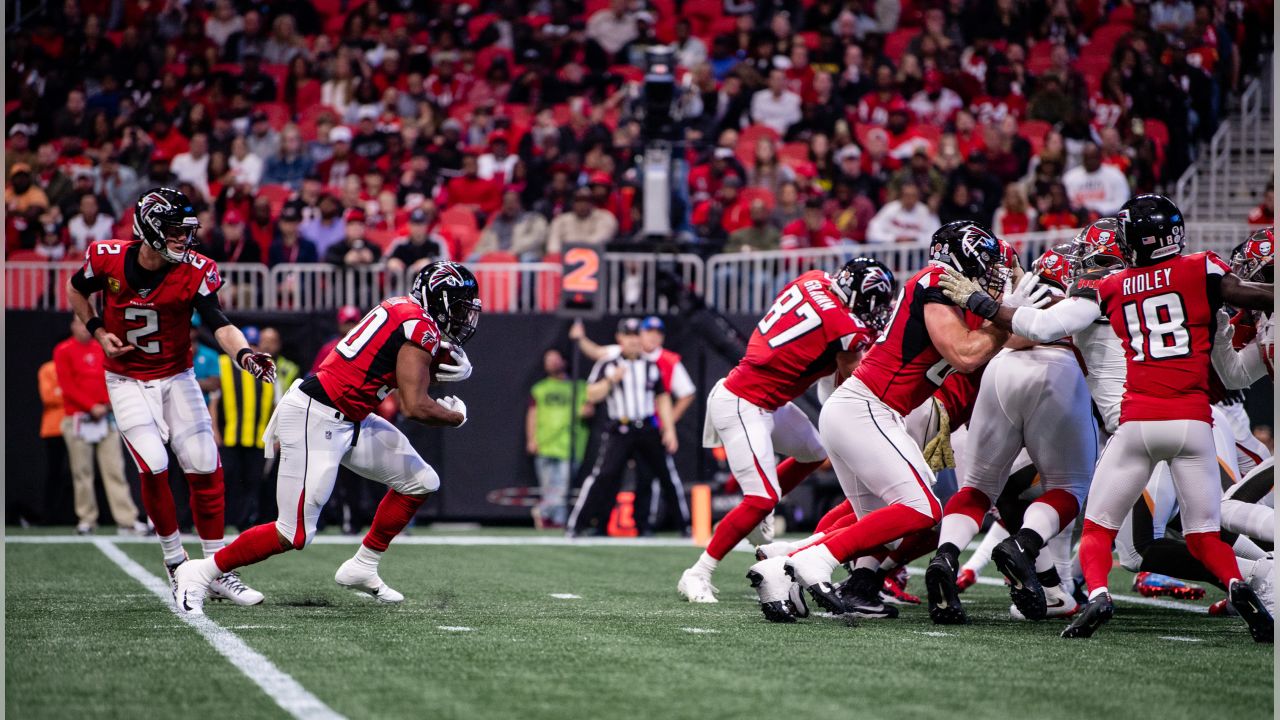 Monster game from Julio Jones lifts banged-up Falcons past Buccaneers, Falcons