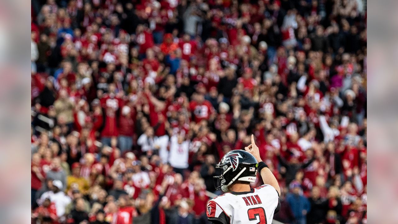 Atlanta Falcons quarterback Matt Ryan (2) waves to the crowd after