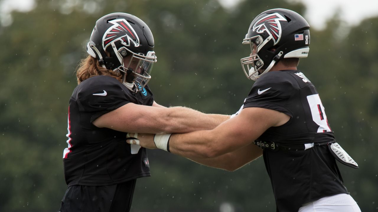 Social Bird: Alex Mack's hilarious pre-game player intro as he