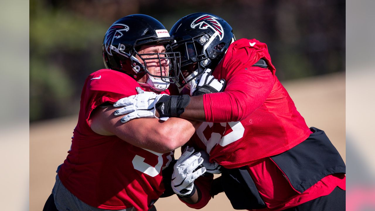 Atlanta Falcons offensive guard James Carpenter (77) takes the