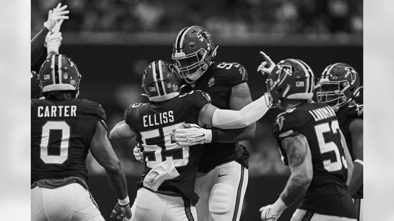 Falcons Tight End Kyle Pitts Gives Thumbs Up to New Turf at Mercedes Benz  Stadium - WDEF