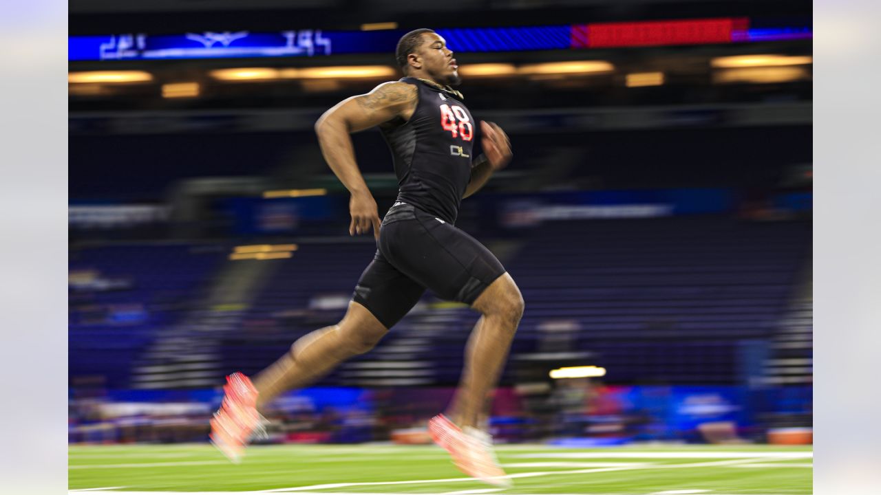 Defensive Linemen Run the 40-Yard Dash at 2022 NFL Combine: Davis hits 4.78  