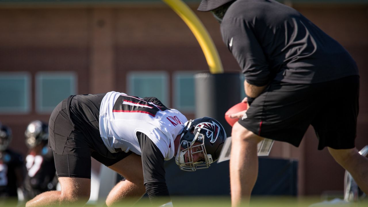 Todd Gurley, Alex Mack sit out Falcons' first practice in full pads