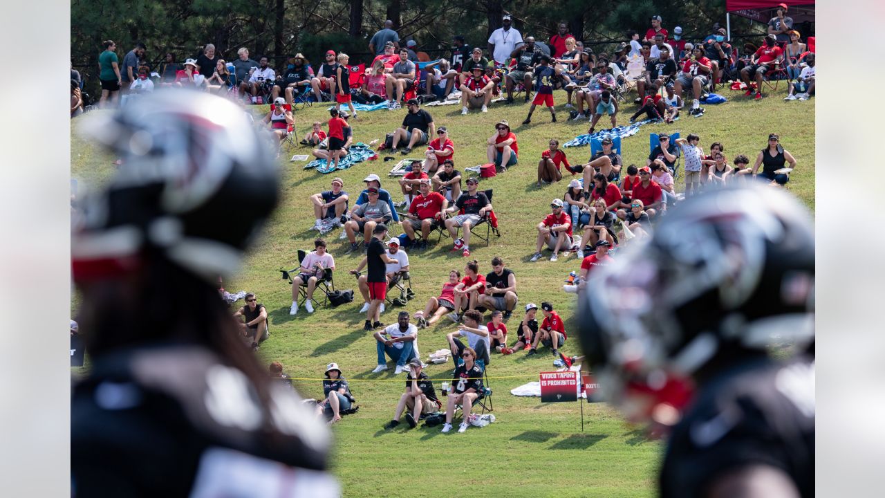 Fans come out for Falcons training camp