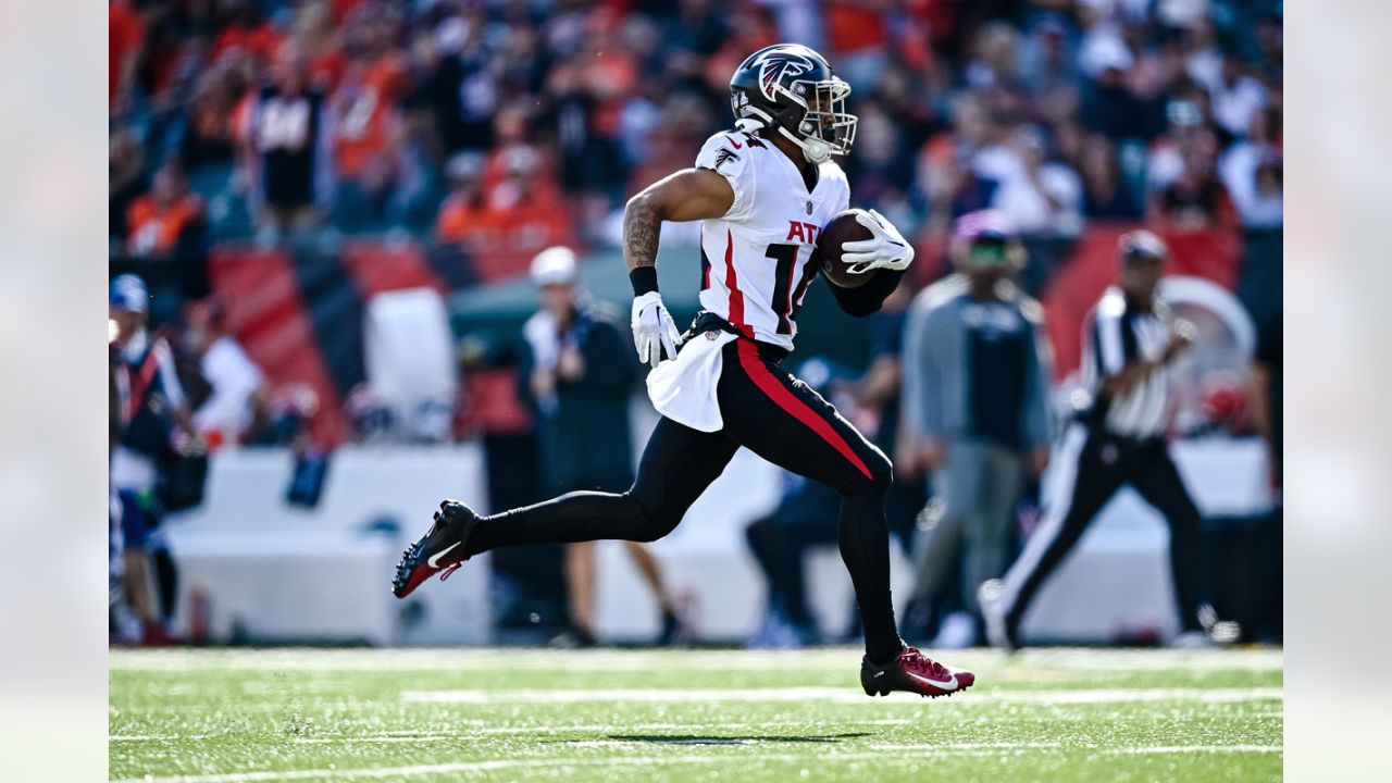 Atlanta Falcons linebacker Bud Dupree (48) works during the first half of  an NFL preseason football game against the Cincinnati Bengals, Friday, Aug.  18, 2023, in Atlanta. The Cincinnati Bengals and the