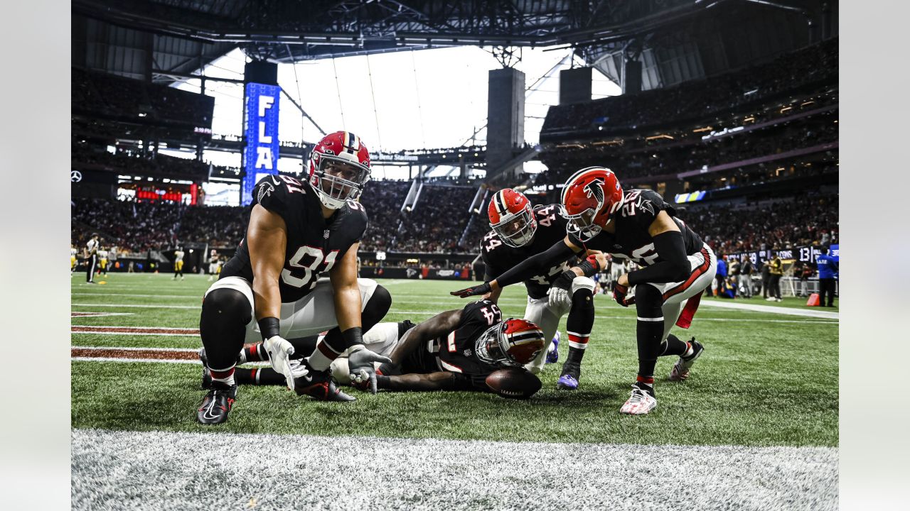 Good D-Line!' Falcons Pass Rush Rising or Falling After 3 Weeks? - Sports  Illustrated Atlanta Falcons News, Analysis and More