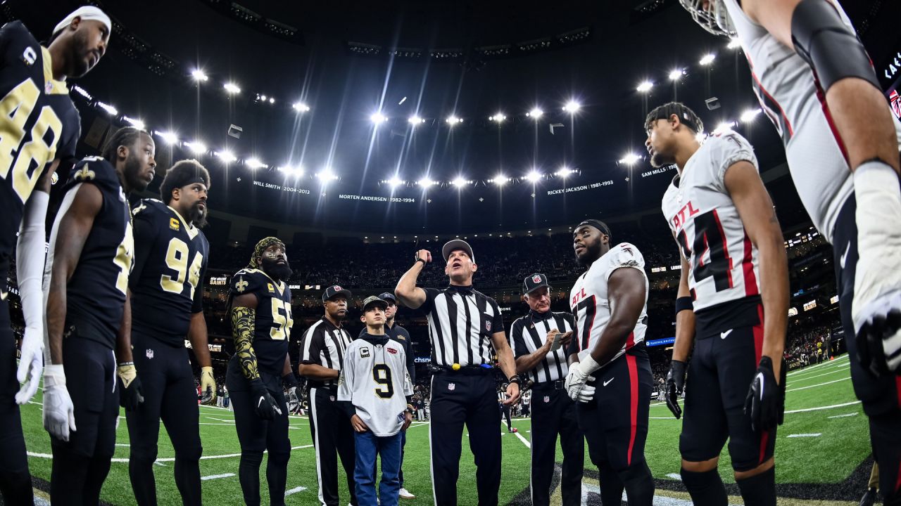 The New Orlean Saints use CUE to wow their fans and win the NFL's best team  intro!