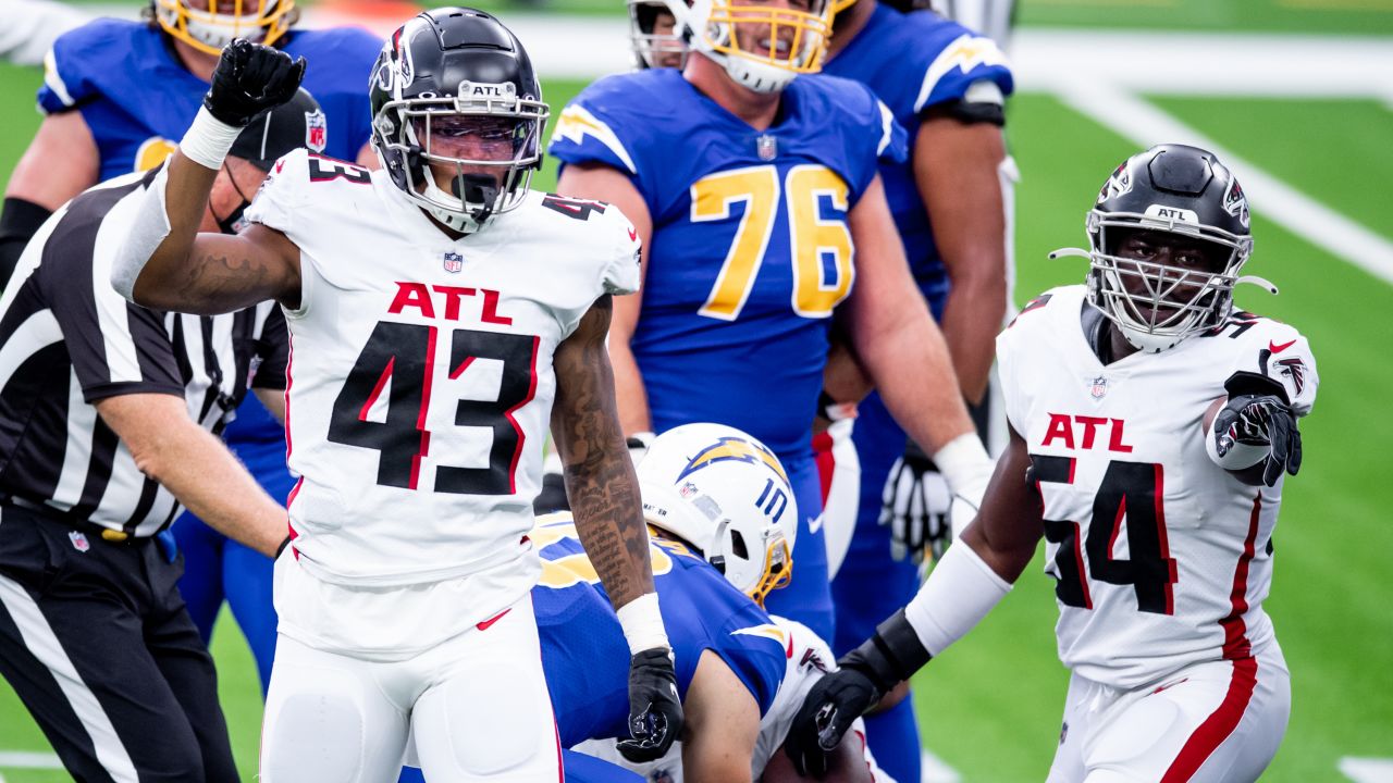 Watch: Falcons LB Foye Oluokun picks off Patrick Mahomes in red zone