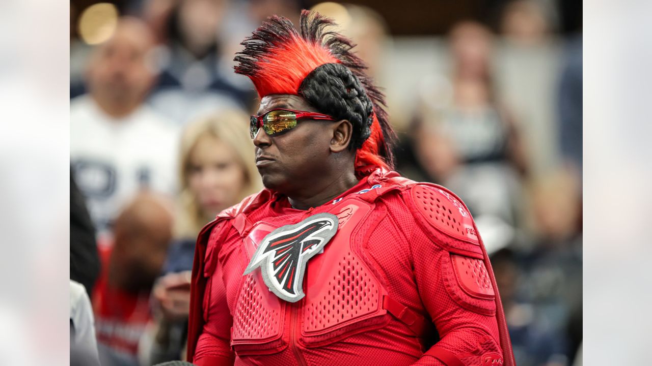 Atlanta Falcons linebacker Daren Bates (53) runs onto the field during an  NFL football game against the Dallas Cowboys, Sunday, Aug 14, 2021, in  Arlington, Texas. Dallas won 43-3. (AP Photo/Brandon Wade