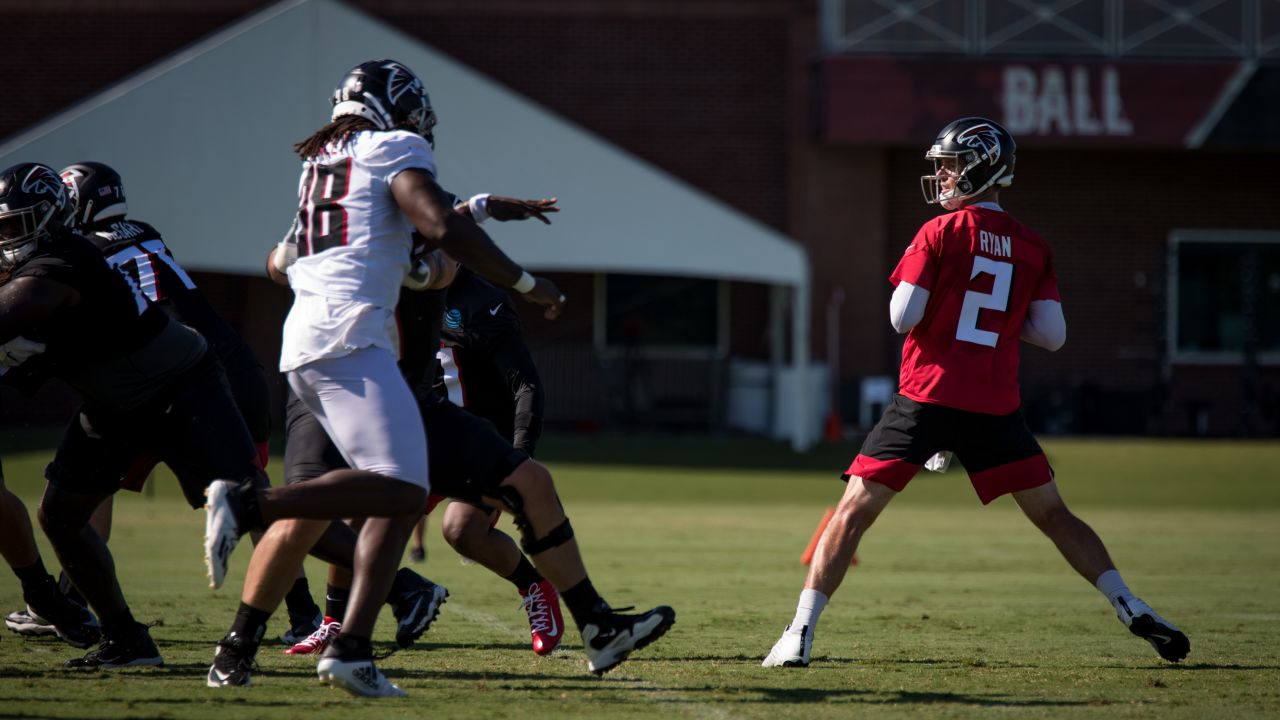 Todd Gurley, Alex Mack sit out Falcons' first practice in full pads