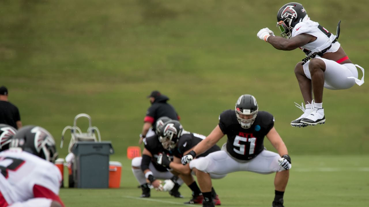 Social Bird: Alex Mack's hilarious pre-game player intro as he