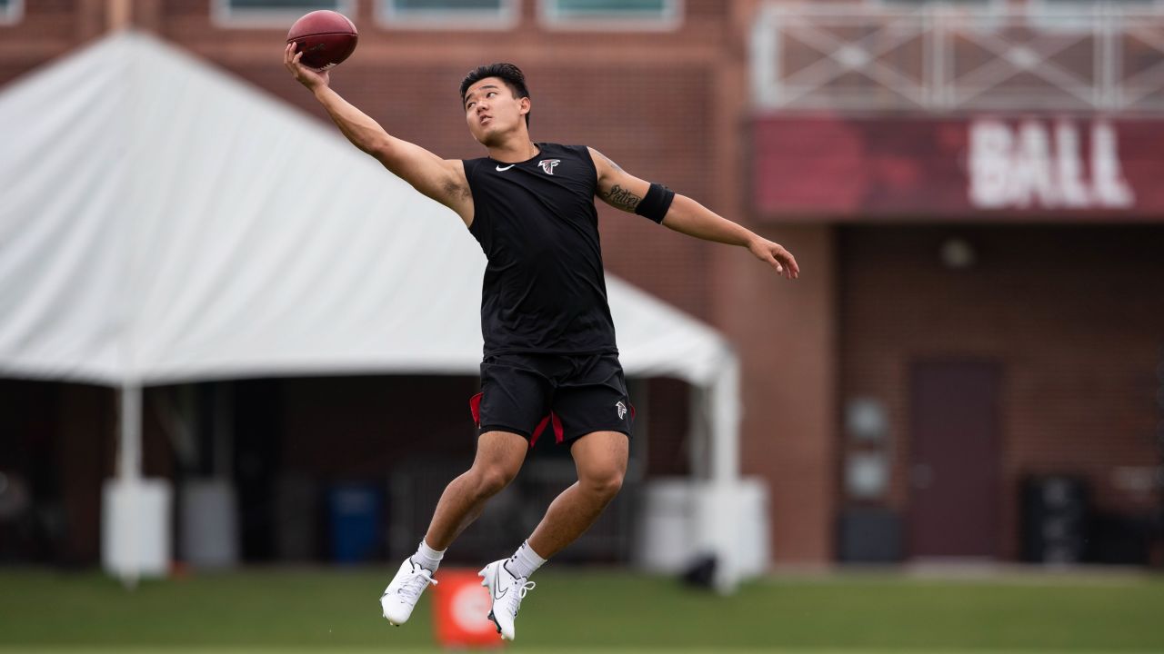 Atlanta Falcons kicker Younghoe Koo #7 jumps to catch a ball at AT&T Atlanta Falcons Training Camp on August 11, 2020 in Flowery Branch, GA. (Photo by Kara Durrette/Atlanta Falcons)