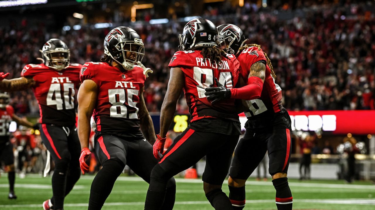 Atlanta Falcons players celebrate a touchdown by Atlanta Falcons running  back Cordarrelle Patterson during the first half of an NFL football game  against the Chicago Bears, Sunday, Nov. 20, 2022, in Atlanta. (