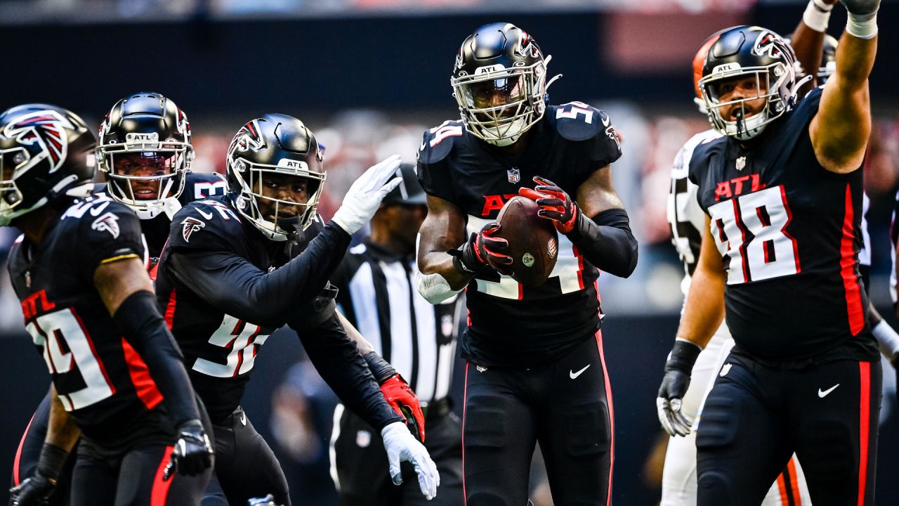 Atlanta Falcons running back Tyler Allgeier (25) runs against the Cleveland  Browns during the second half of an NFL football game, Sunday, Oct. 2,  2022, in Atlanta. (AP Photo/John Bazemore Stock Photo - Alamy