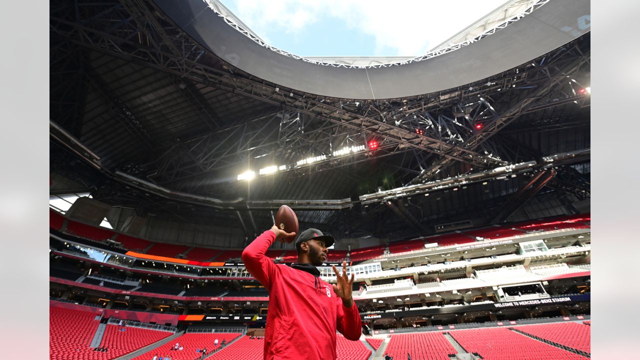 Falcons Tight End Kyle Pitts Gives Thumbs Up to New Turf at Mercedes Benz  Stadium - WDEF