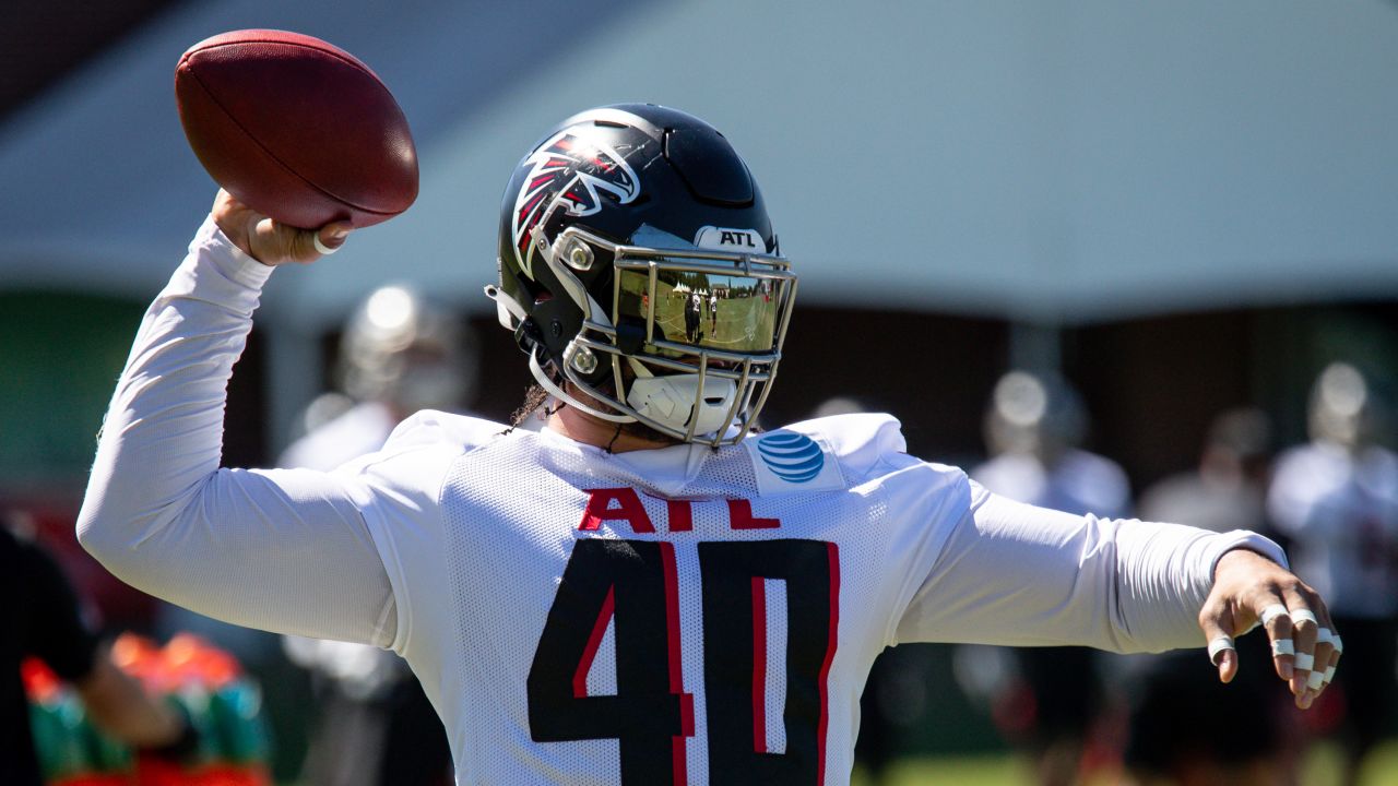 Atlanta Falcons fullback Keith Smith (40) looks at a play from the