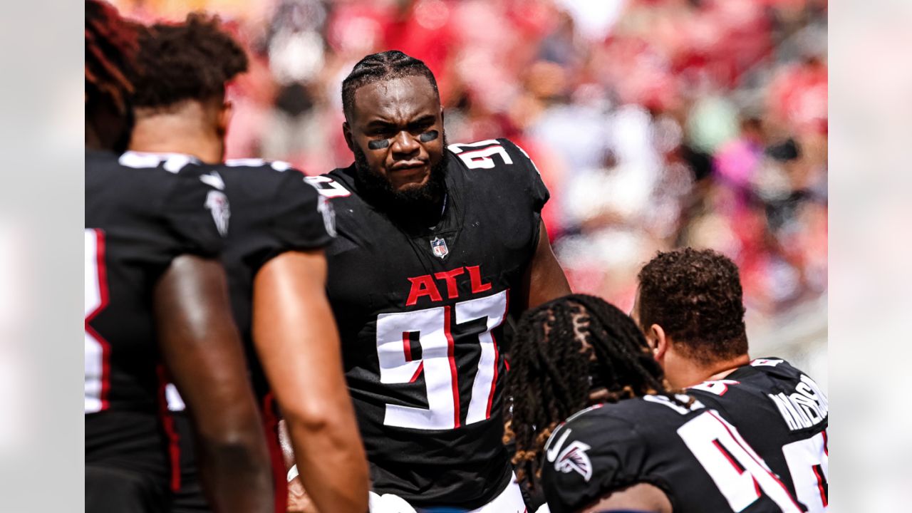 Falcons' Grady Jarrett surprises former teacher with home tailgate