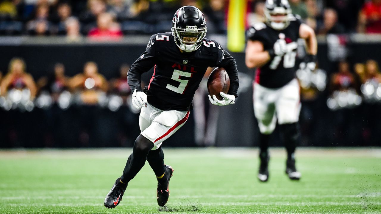 ATLANTA, GA - SEPTEMBER 11: New Orleans Saints wide receiver Chris Olave  (12) during the Week 1 NFL game between the New Orleans Saints and the  Atlanta Falcons on Septermber 11, 2022