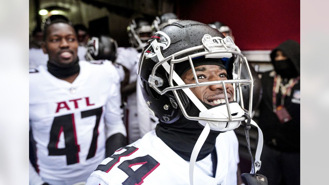 Atlanta Falcons cornerback Mike Ford (28) runs during an NFL football game  against the Washington Commanders, Sunday, November 27, 2022 in Landover.  (AP Photo/Daniel Kucin Jr Stock Photo - Alamy