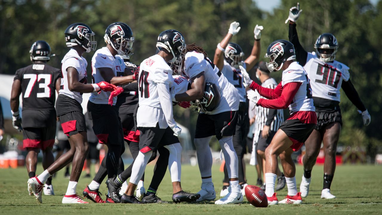 Todd Gurley, Alex Mack sit out Falcons' first practice in full pads