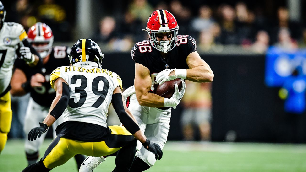 Atlanta Falcons tight end MyCole Pruitt (85) works during the second half  of an NFL football game against the Pittsburgh Steelers, Sunday, Dec. 4,  2022, in Atlanta. The Pittsburgh Steelers won 19-16. (