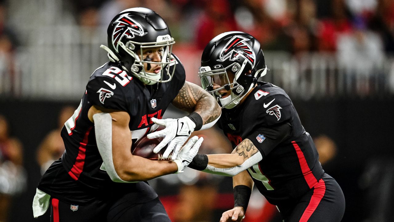 Analysis: How the Falcons move forward at the quarterback position