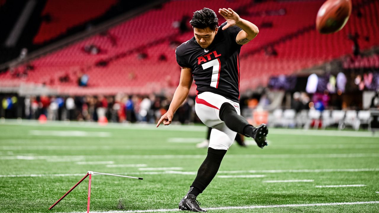 Atlanta Falcons - Younghoe Koo received a signed jersey